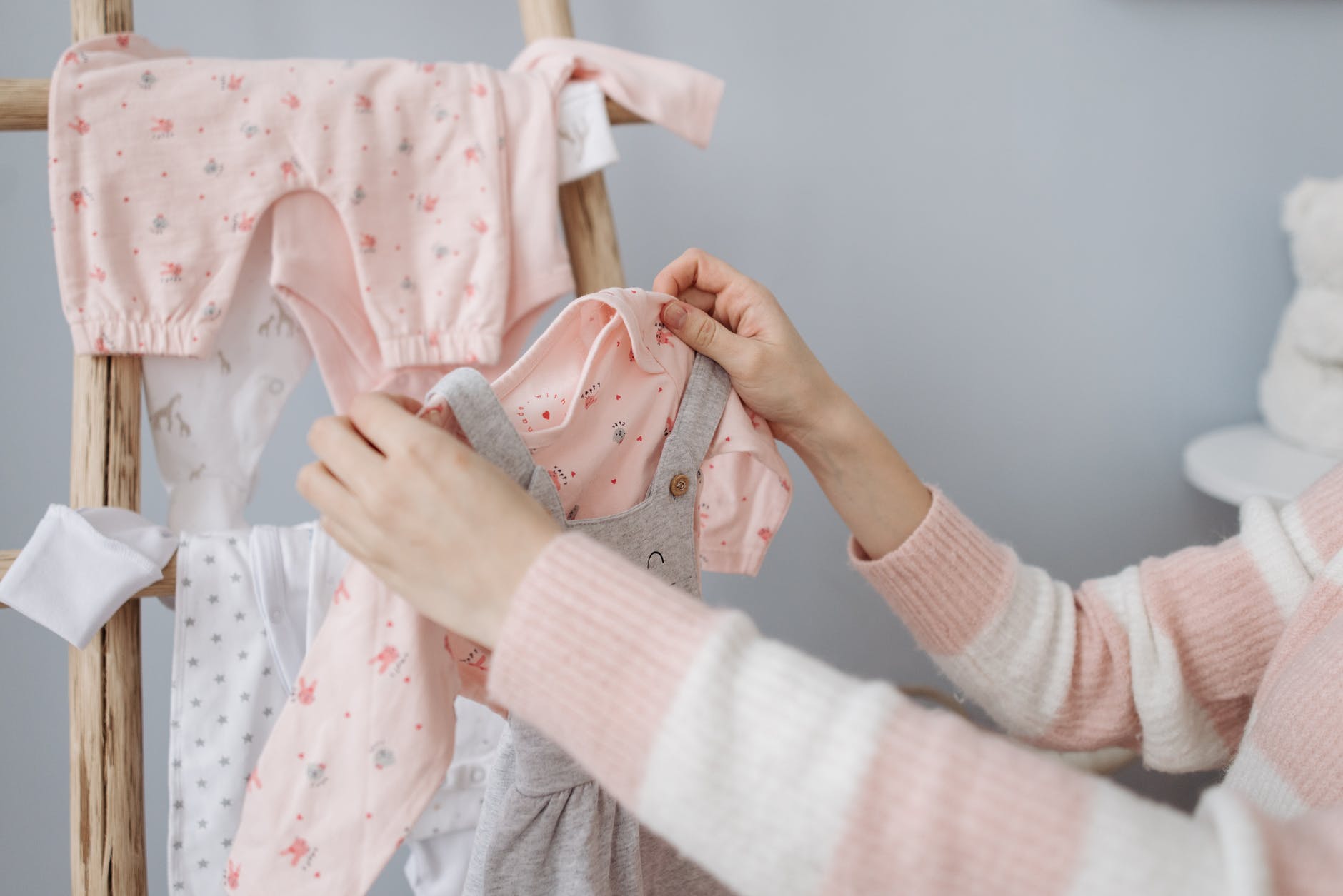 Cómo vestir a tu bebé en las primeras semanas