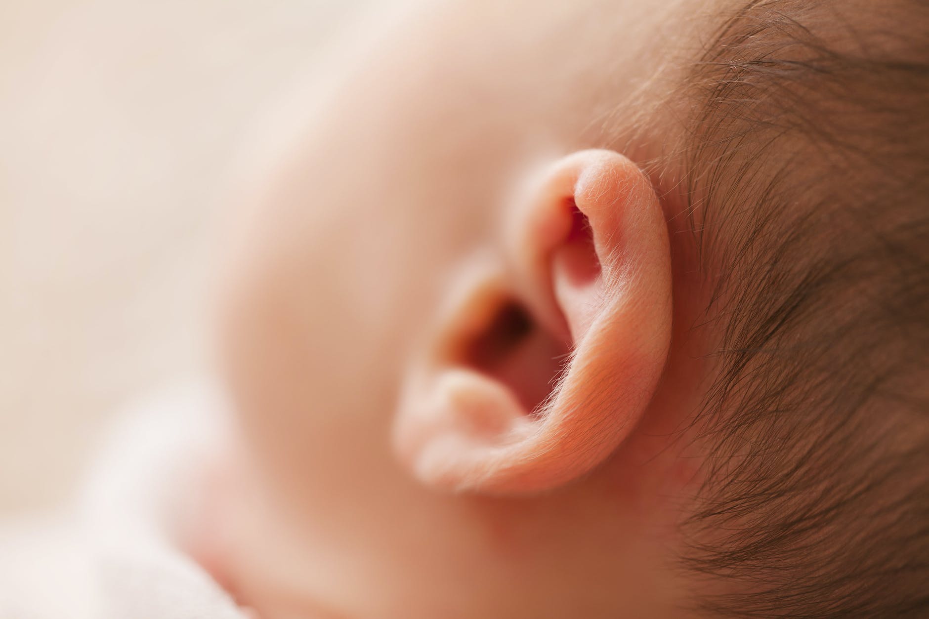 6 consejos a tener en cuenta si vas a poner pendientes a tu bebé